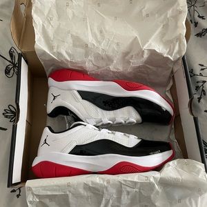 Mens 9.5 AirJordan 11 CMFT bred-low sneakers